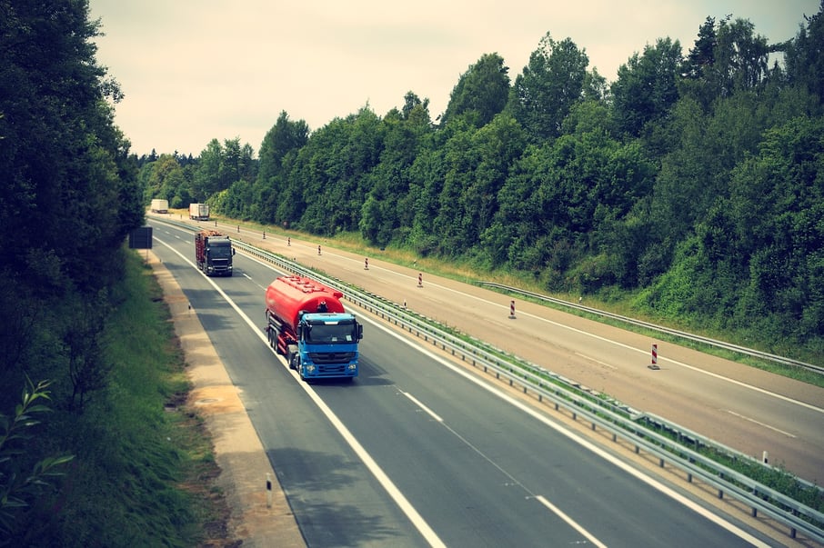 Truck_highway_pixabay